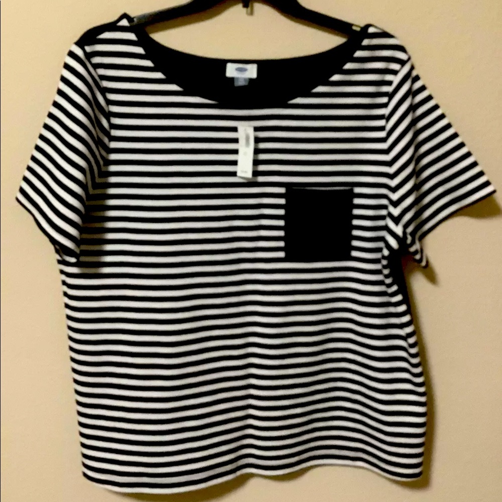 NEW Women’s Tops XXL Front Black and White striped Back Solid Black! Gorgeous.
